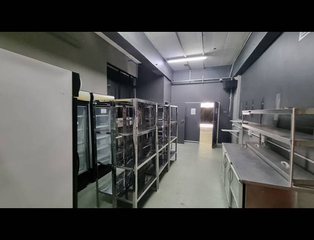 225M² FACTORY TO LET IN SALT RIVER